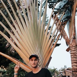 Meet your Posher, Levi